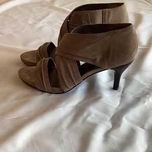 Nine West Suede Heels in Tan Size 8